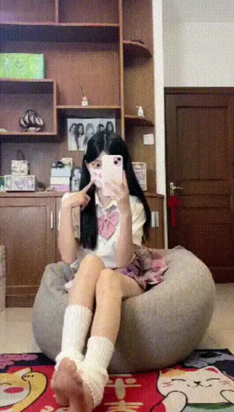 [转载搬运] 抖音23w粉丝【雪顶蛋糕】定制丝足鄙视羞辱狗狗 [1+1.3G][百度盘]-福利岛