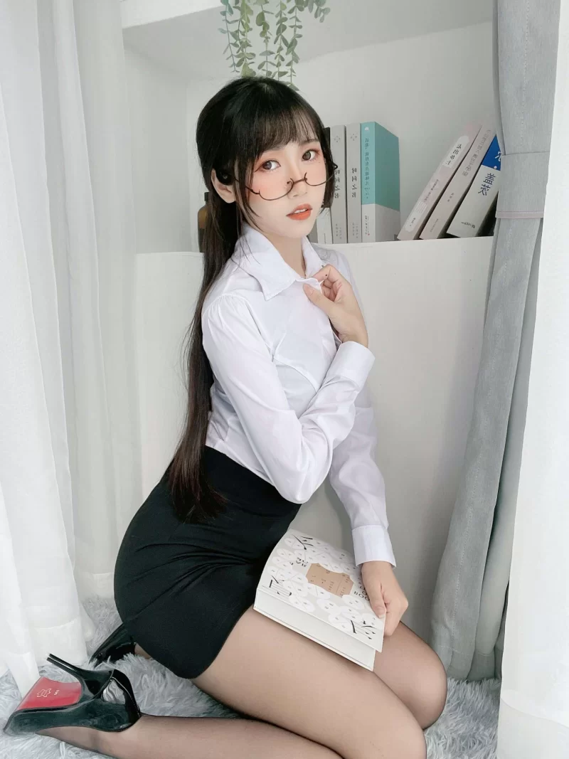 [转载搬运] 不呆猫 Vol.061 黑丝包臀OL[24P5V-908M][百度网盘] [24P5V+908M][百度盘]-福利岛