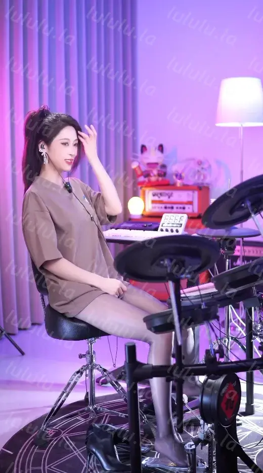 [自行打包] 抖音美腿直播琼曼倪_2024年10月29日纯素 [1v+1.33g][百度盘]-福利岛