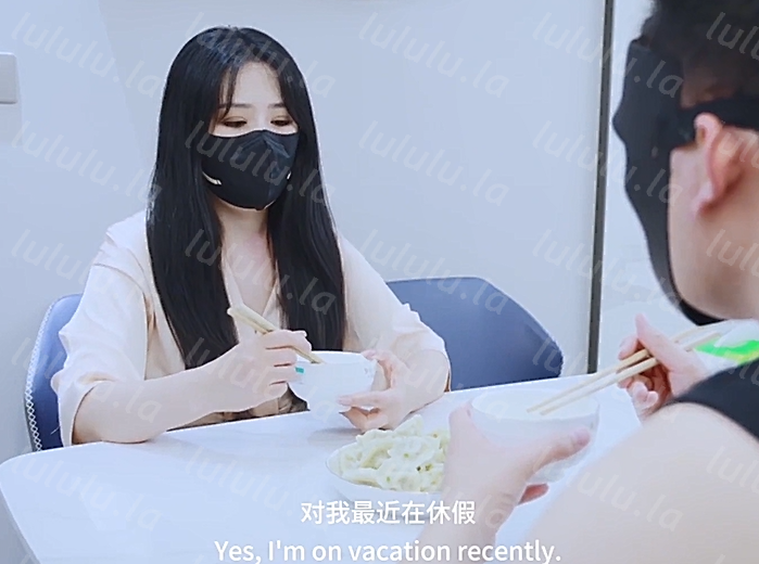 漂亮大奶[Sakura]都市丽人的寂寞白虎鲍鱼超粉被邻居小哥内射