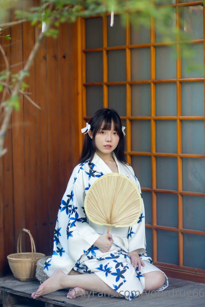 六味帝皇酱-夏日和服+of回归作+推特合集（243MB）
