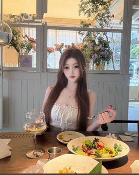 上海名媛_刘亚丽_情趣女仆装开档丝袜_后入狂野性感伺候_被金主爆操视频流出！