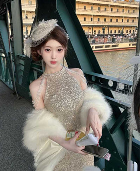 上海名媛_刘亚丽_情趣女仆装开档丝袜_后入狂野性感伺候_被金主爆操视频流出！