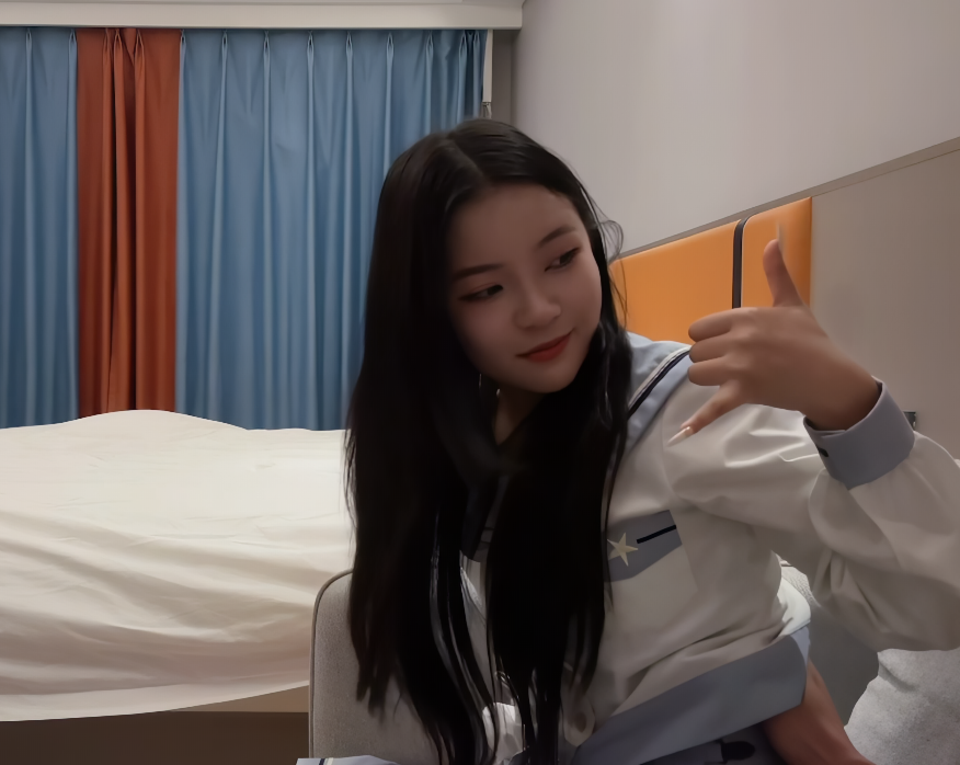 【鸠摩智】18岁小嫩妹，娇小可爱，还有sm的特殊爱好，床上床下极致反差，在床上淫语不断