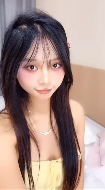 反差学妹露脸镜头前的诱惑，让大哥吃着奶子玩逼-福利岛