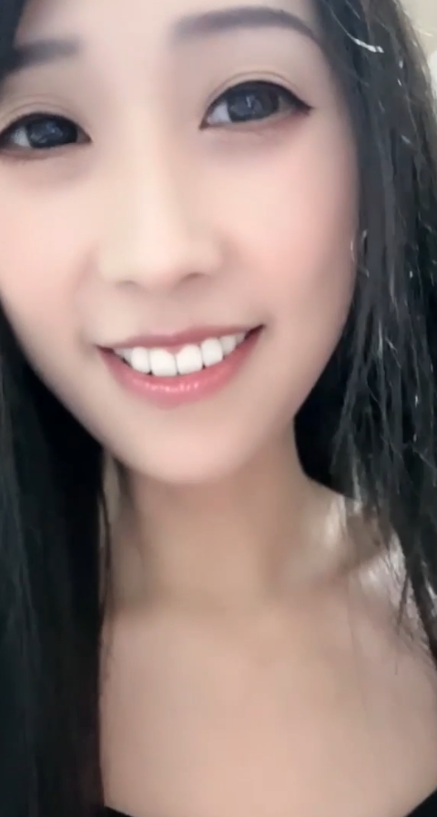 【女王】宝马姐勾引代驾小哥从车里干到闺房内射精液汩汩流出骚逼 看着挺正经直接就扒拉小哥大鸡巴各种舔