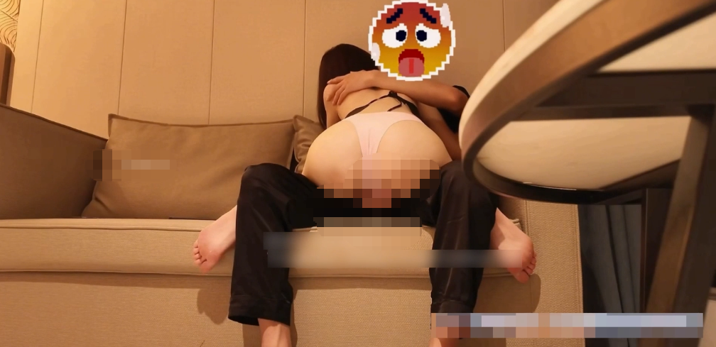 【付费群10月新作】。才破处的19岁母狗。穿上黑丝调教做爱。绝美蜜桃臀,半露脸,身材真是好,男人最爱的一款-福利岛