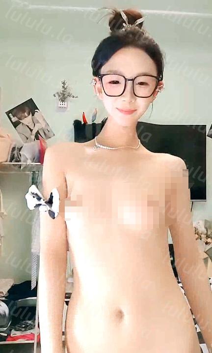 123 才艺美女小涵宝宝,精灵可爱全程露脸精彩直播,裸跳艳舞激情展示,揉奶玩逼看特写,性感乳夹小喇叭不要错过 1V-福利岛