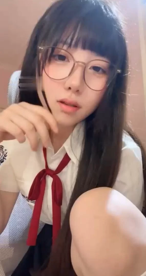 极品幼斯酱葱 聊天场发福利 30分钟榨了三次 多视角榨精 [1+900m][百度盘]