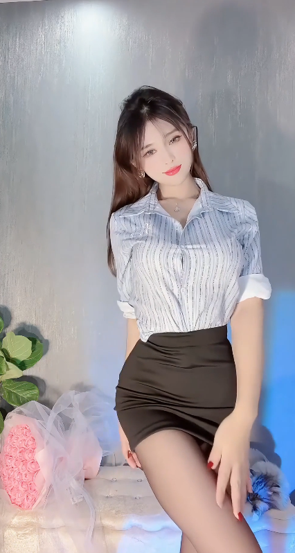 1477 高挑女神级白皙御姐【洁宝宝】定制福利，高跟丝袜自X揉奶骚躯扭动11v