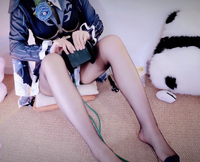 兰兰小苍【仪玄】大腿黑丝摩擦 巧克力足音按摩 1V382M百度盘-福利岛