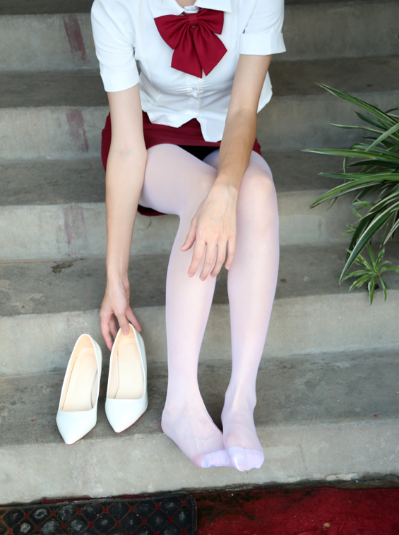初夏女神 - 280期 KiKi~包臀裙制服白丝美腿 【100P1V1.6G】