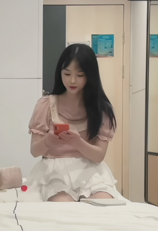 18岁萝莉清纯白虎学生妹