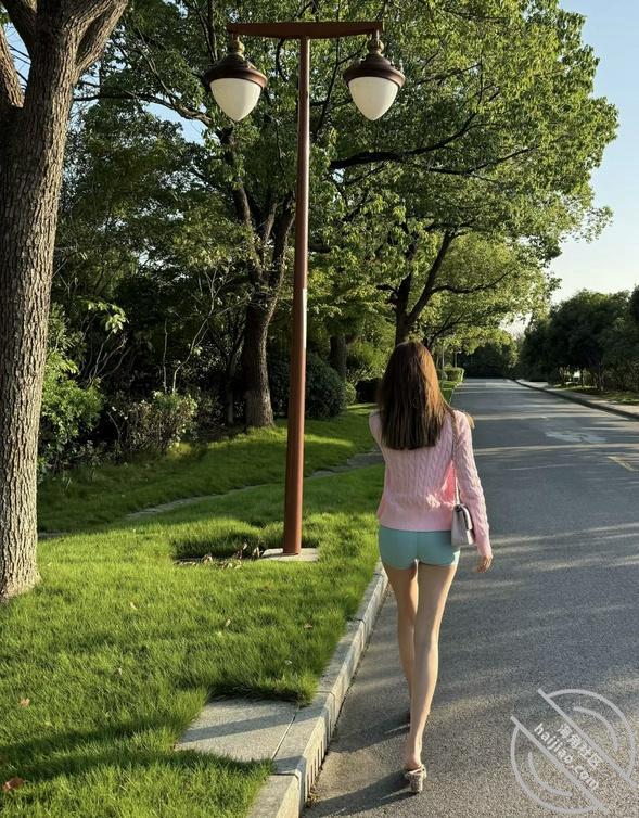 【MaKe性专家】黑丝女大学生_专业调教04年大学母狗_跪爬舔脚_上下抽插_小逼逼里的白浆都快喷出来了 1V 400M