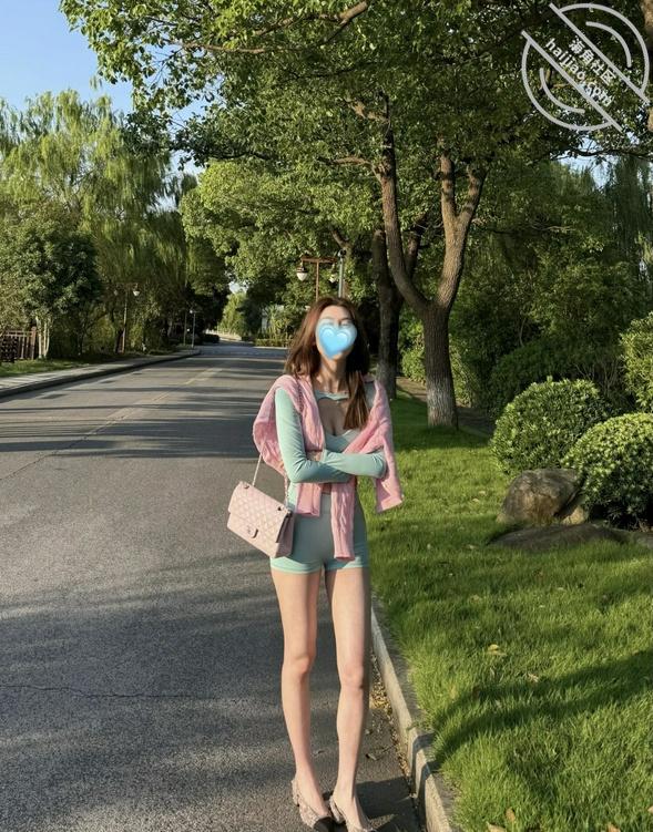 【MaKe性专家】黑丝女大学生_专业调教04年大学母狗_跪爬舔脚_上下抽插_小逼逼里的白浆都快喷出来了 1V 400M