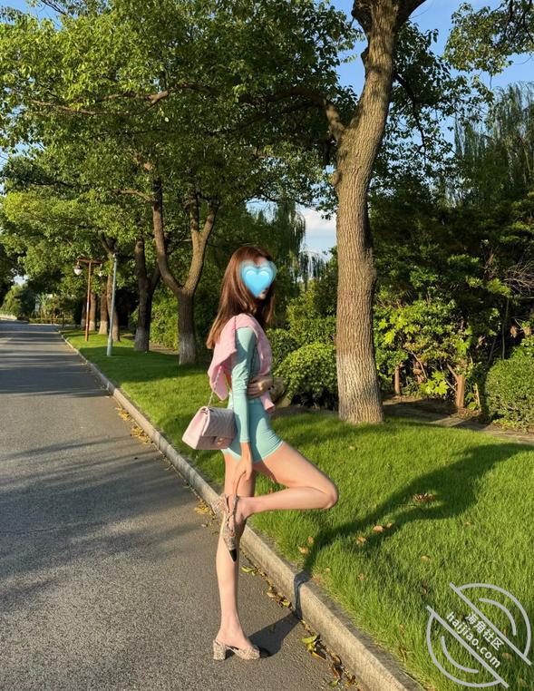 【MaKe性专家】黑丝女大学生_专业调教04年大学母狗_跪爬舔脚_上下抽插_小逼逼里的白浆都快喷出来了 1V 400M