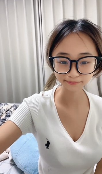 2564 【贝贝呐】童颜巨乳萝莉，好美的奶子呀