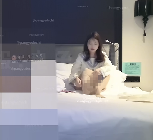 2677 约炮大神,【胖爷的奇妙之旅】,最新19岁大学生,美腿黑丝,+乖巧蓝色JK 2v