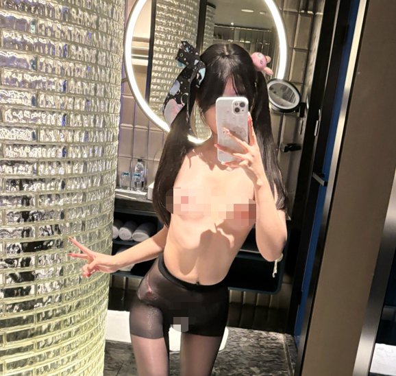 小月喵@qqcattt1 – [福利订阅] 双马尾白虎萝莉极品福利姬