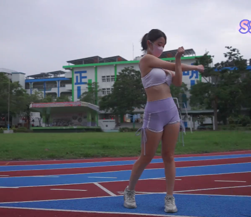 台湾女瑜伽教练教你练深蹲-福利岛