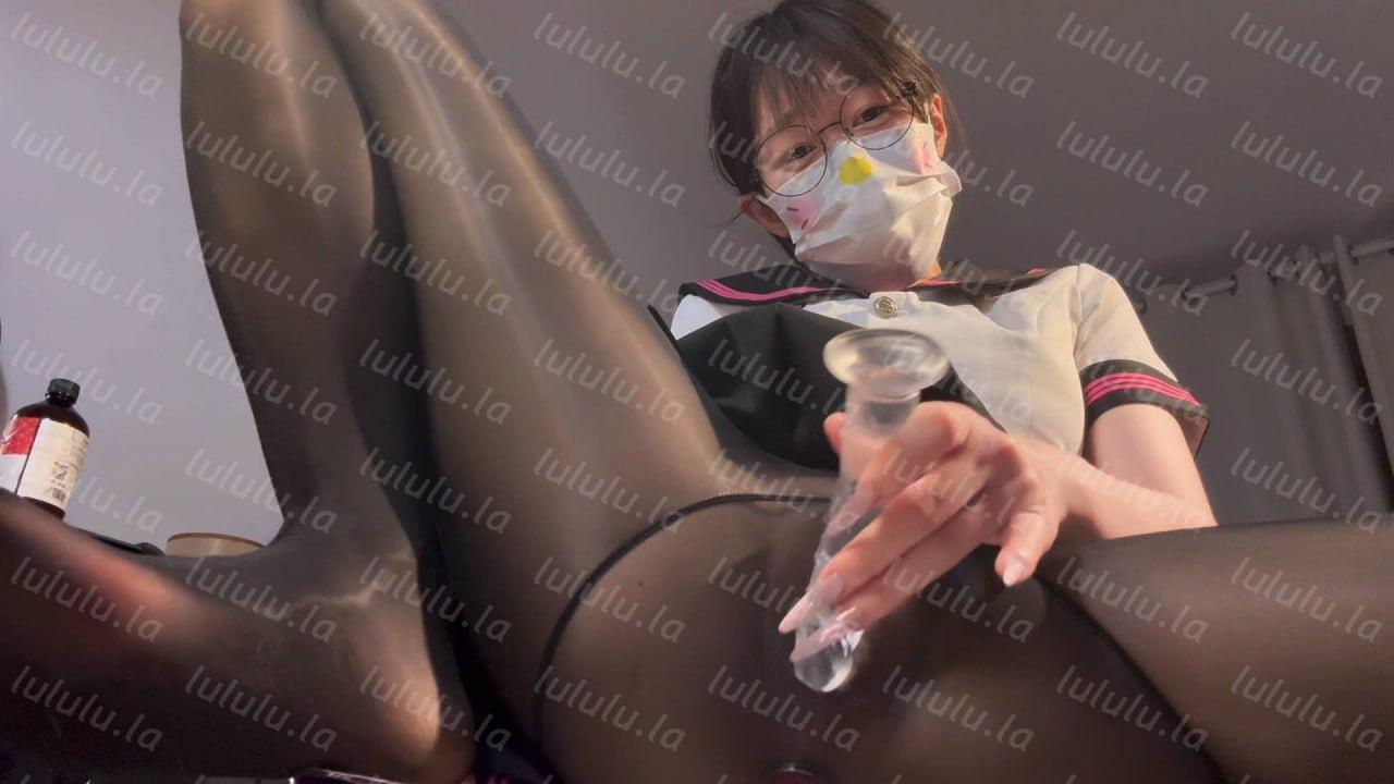 醋溜老师 – 最强定制单篇！JK校服黑裙配黑丝袜，充分展示美乳美臀美脚美逼，近景掰逼展示，肛塞自慰【1v-912M】-福利岛
