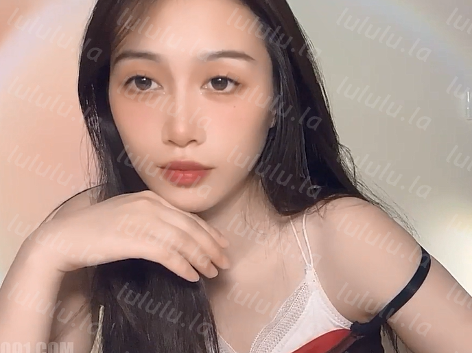 【Stripchat】清纯可爱反差眼镜娘女主播「sydney」邻家姐姐水超多，跳蛋按摩粉嫩小穴湿润