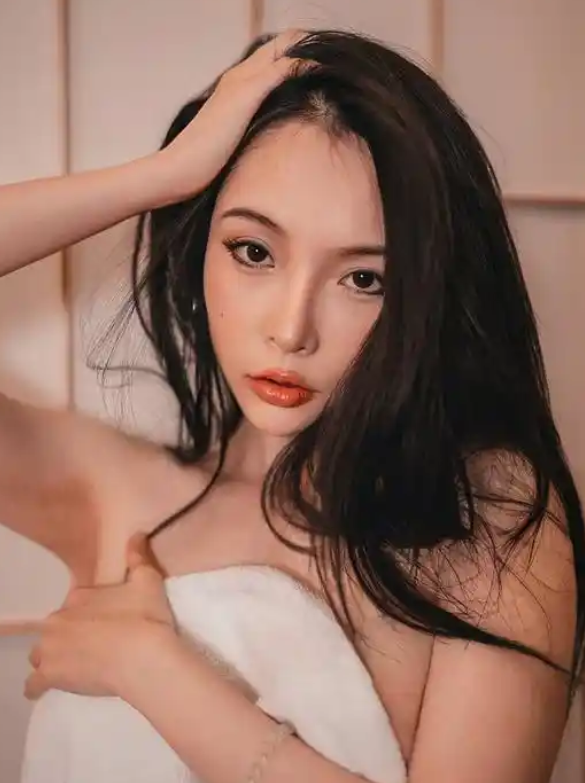 女演员模特【Jenny孙禾颐】最新劲爆福利,反差阿黑颜,脸穴同框自慰流浓浆(17V) 2.4G-福利岛