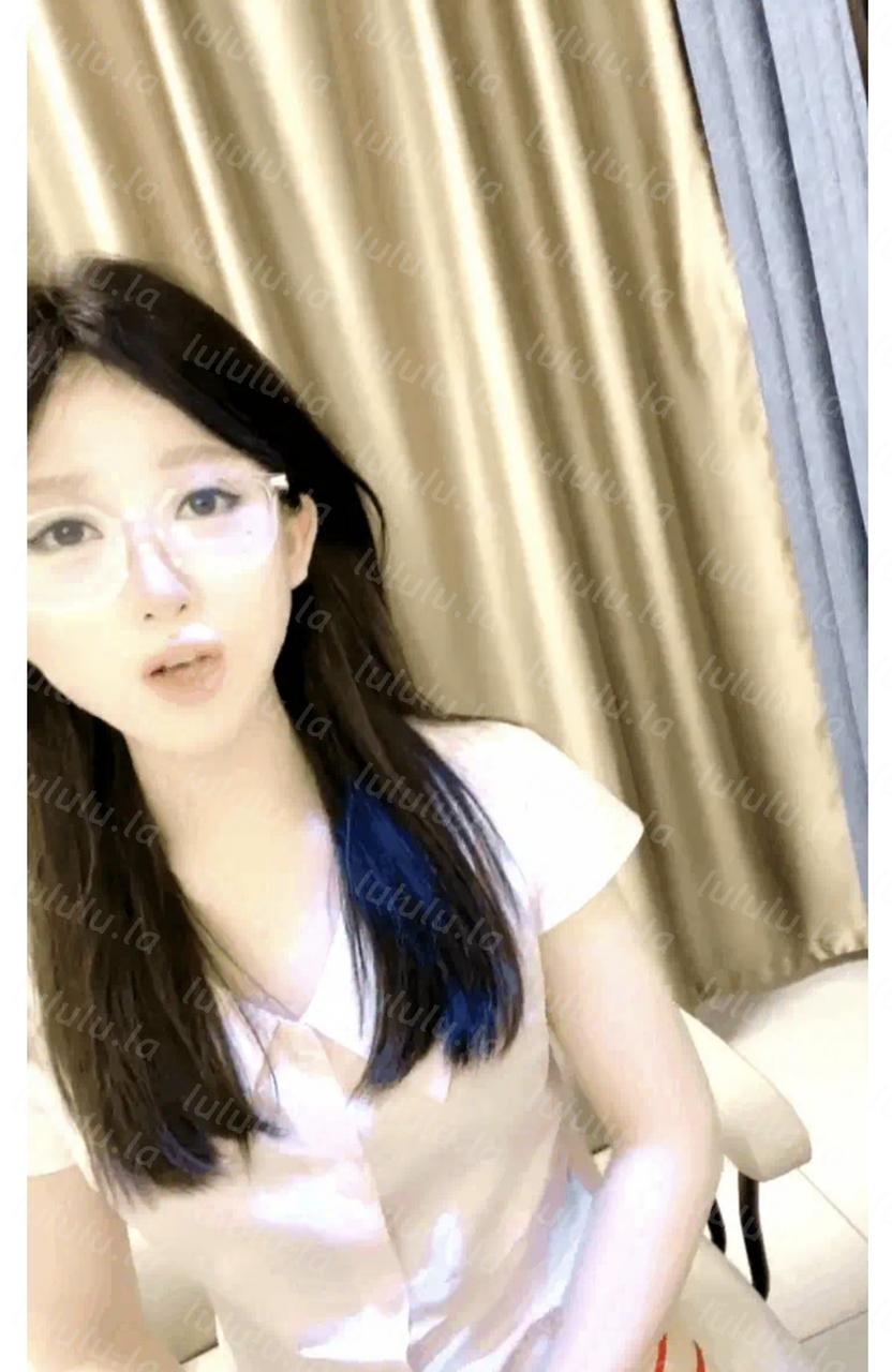 【搬运】国产主播【蓝川诗诗】校花级别女神 高颜值道具自慰爆菊合集31v/33g