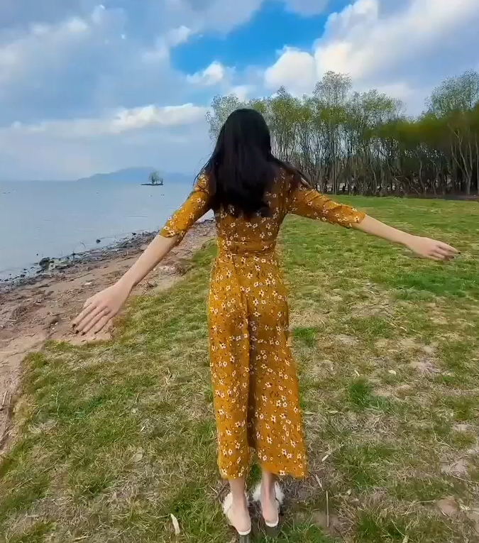 海边旅行小姨子献出美鲍