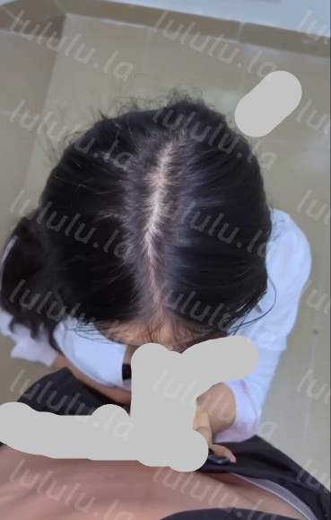 jk制服套装 蝴蝶结领带 在楼梯间 吃鸡巴 被后入 漏出奶子 在沙发上被爆操最后内射 1V469M百度盘