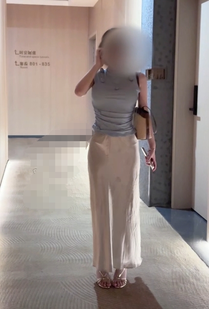 62 【6月】推特新晋绿帽新婚夫妻天生少妇淫妻「克莱因」「TiAGln」老婆如同妓女一样挑逗单男性欲 2V