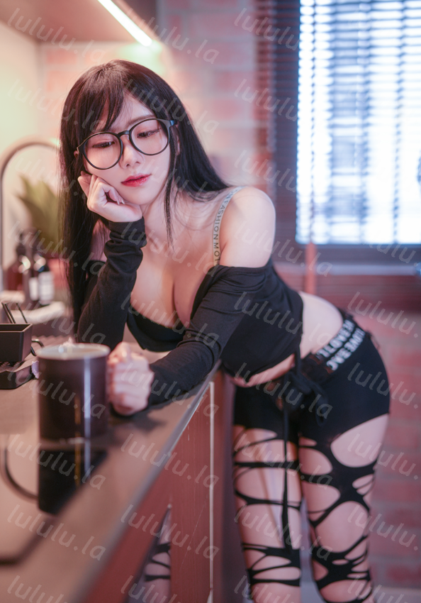 Sally Dorasnow - RAINY LAUNDRY DAY 【30P450M】