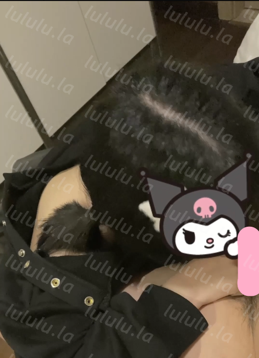 极品双马尾小luoli，穿黑色皮裙，黑色小皮鞋，跪地吃鸡巴，被第一视角抽插嫩！1V231M百度盘-福利岛