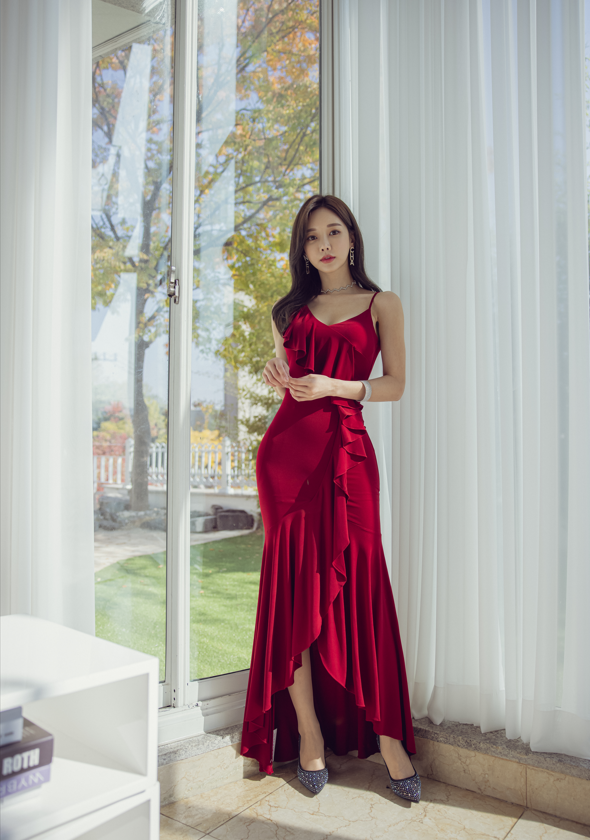孙允珠 NO.1 - 深红吊带修身晚礼服 【45P998M】