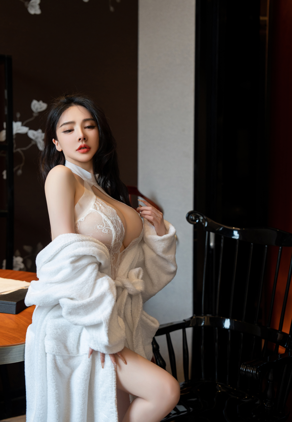 潘娇娇 – 内购无水印 VOL.220 巨乳核弹 【63P1.08G】