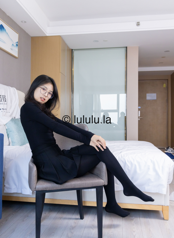 [BoBoSocks袜啵啵] NO.430 奶油 - 平底鞋、厚黑丝、丝袜踩奶油小蛋糕剧情（花絮版）【146P1V1.8G】