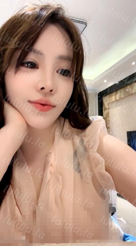 942 完美颜值巨乳女神『炸土豆』自慰喷水大秀-福利岛