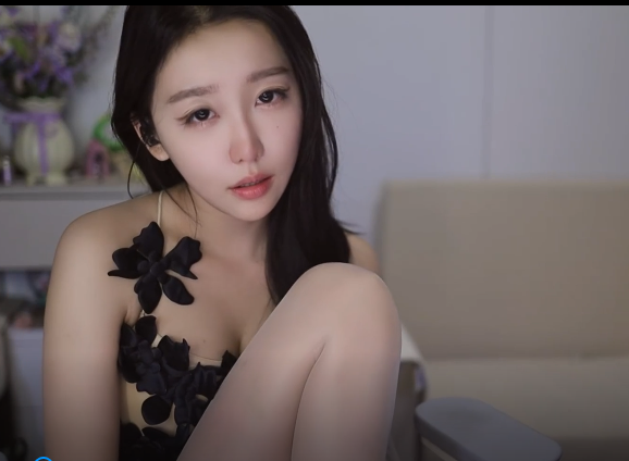 酥酥学姐 被同学妈妈照顾③要好好备考喔 1V459M百度盘