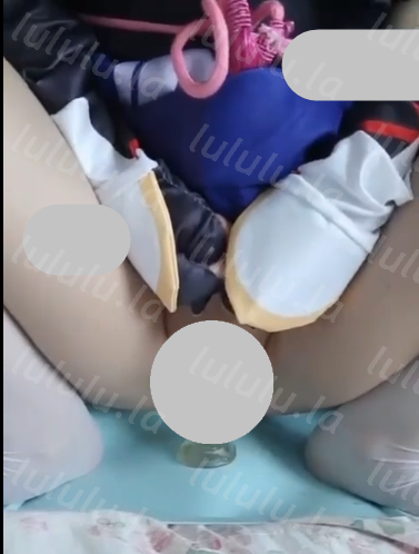 白丝cos服 M腿蹲在床上 跳蛋塞进嫩逼 水晶棒弹力插! 1V103M百度盘-福利岛