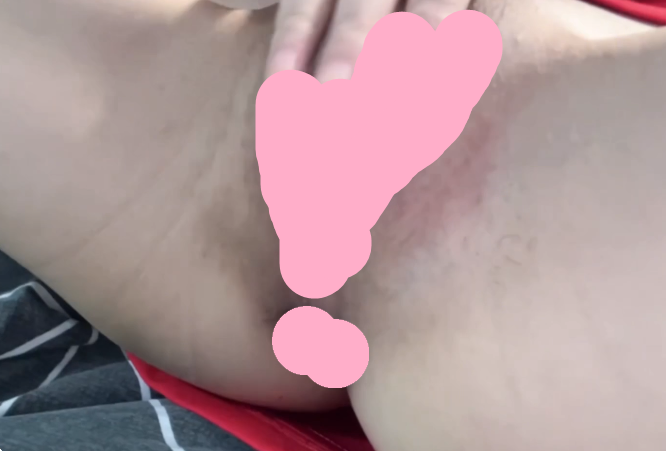 诗恩 诗妍 红色短裙 白衬衫制服 爱抚全身 长腿诱惑 手指抠逼 淫水浸湿小穴！2V272M百度盘