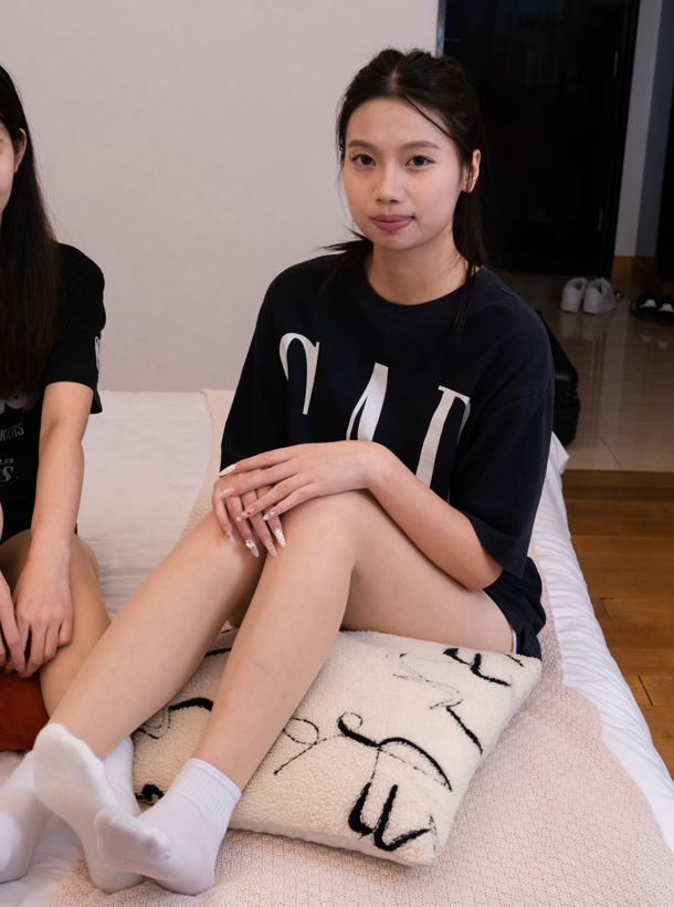 甜予摄影 No.140 思思双人 - 板鞋、白棉袜、肉丝 【130P1V2.2G】