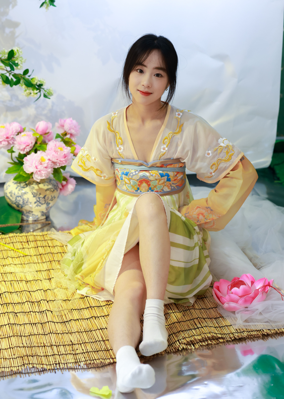绮梦摄影 - Aubrey - 可爱古风棉袜裸足美腿 【168P1V1.41G】