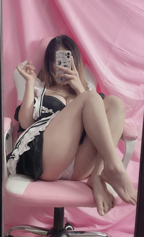 末夜787 - 女仆自拍 【24P3V233M】
