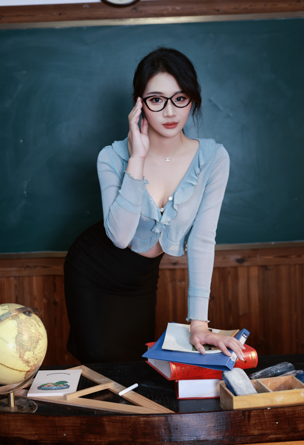 秀人网 南乔 反差大长腿教师 大尺度有漏点 【115P2.29G】