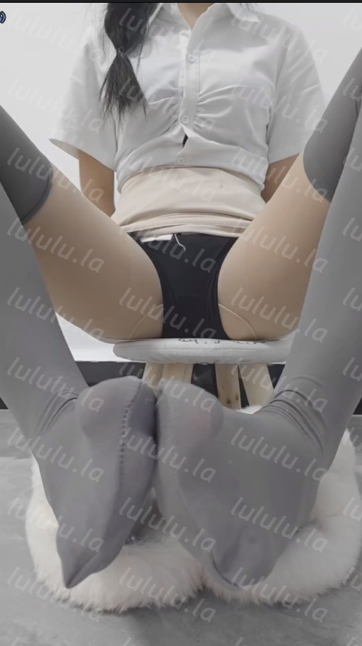 【新-足控】推特泡泡-灰过膝袜肉丝毛毛拖鞋包臀裙羞辱模拟足交倒计时【1V】【123MB百度云】-福利岛