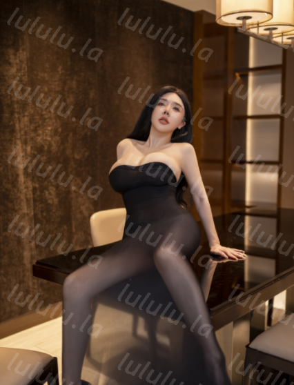 秀人顶级爆乳女神-潘娇娇-情人节800大洋大尺度视图（88P,12V,3.24G)