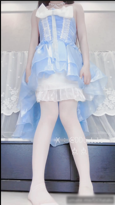 【新】点点-蓝色妖姬 过膝白丝袜 拉珠爆菊 自慰小穴 喷水【1V】【237MB百度云】