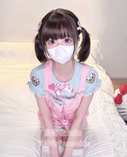 极品萝莉-曲奇软fufu-8月女儿服（32P,3V,95M）