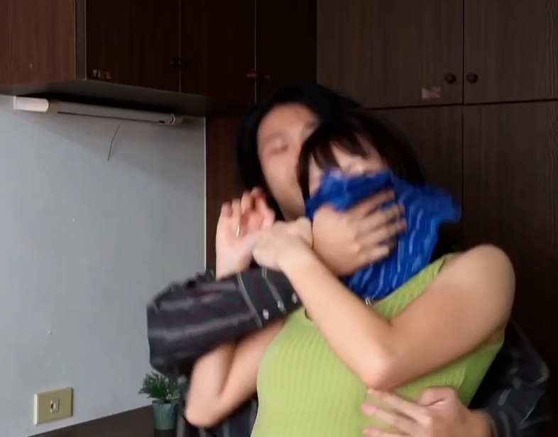 日本极品御姐-香月怜-新 美丽女白领餐厅吃饭被猥琐痴汉盯上（1V,534M）