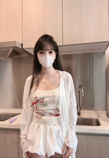 极品萝莉嫩妹-爱玩熊熊（小巧芋艿）-mfans9.1最新付费原版 女仆芋艿用身体服侍主人+七夕专属自慰短片（2V,1.42G）-福利岛